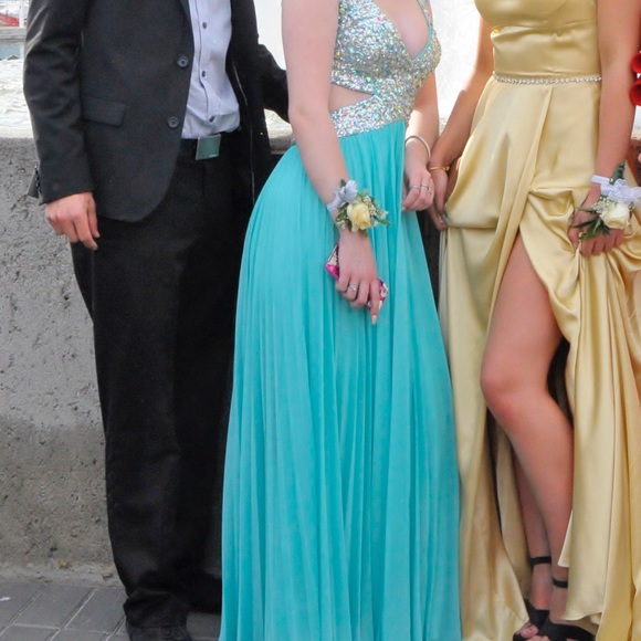 Betsy & Adam prom/grad dress - Picture 3 of 4